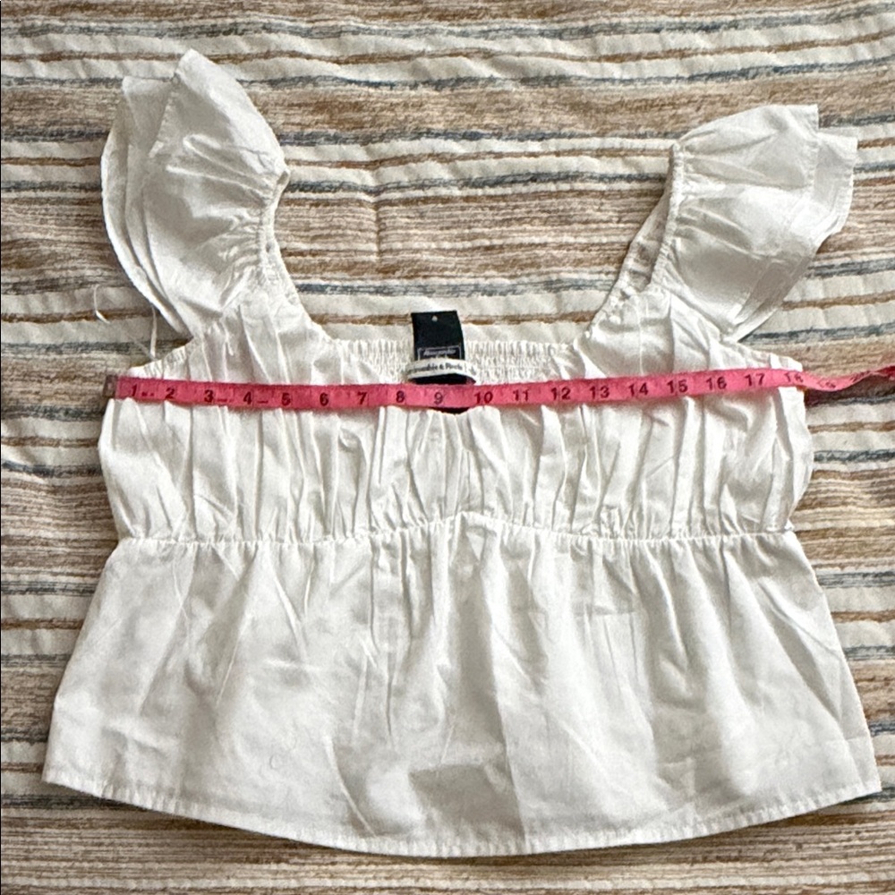 Abercrombie & Fitch flutter sleeve top. - Picture 6 of 8